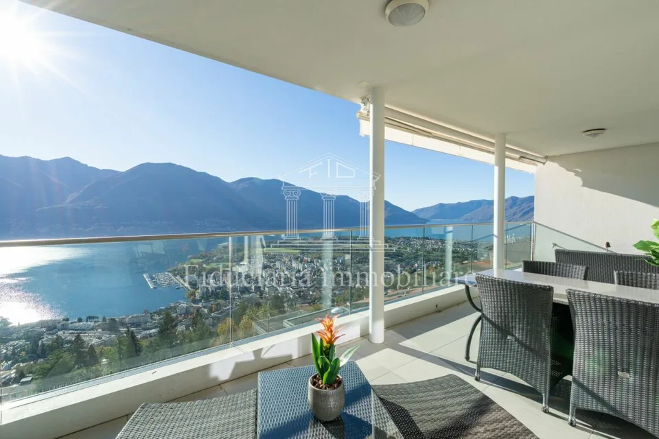 ORSELINA - Ampio 2.5 locali al piano attico con vista lago imprendibile