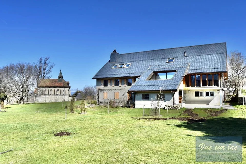 Ferme magnifiquement rénovée, avec 2 box à chevaux
