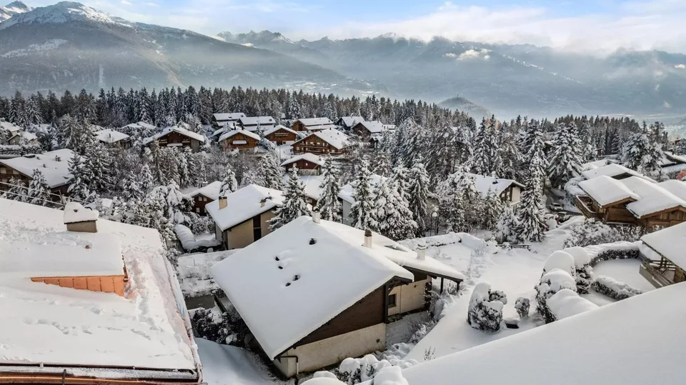 Chalet con vista sulle Alpi e potenziale eccezionale