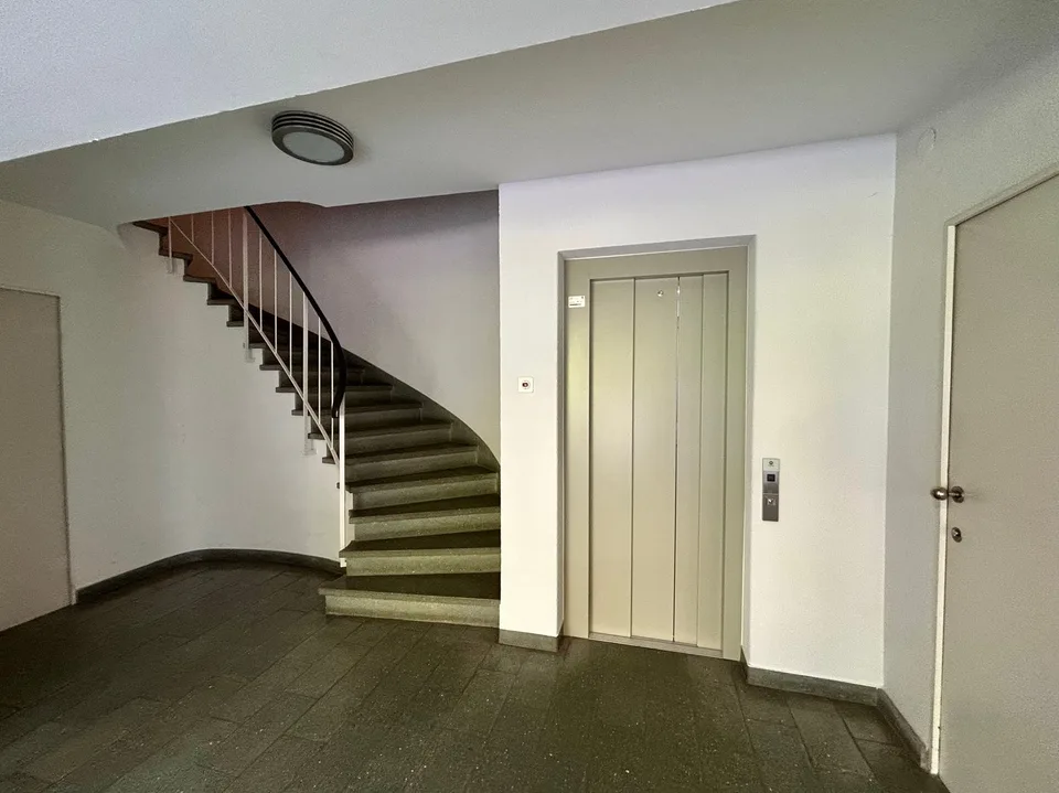 Geräumige 5-Zimmer-Wohnung mit Balkon, schöner Aussicht & Extra-Zimmer im EG (im Baurecht)