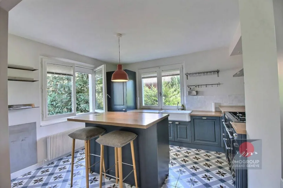 Casa di 5 locali con piscina e tecnologia a energia positiva a Chens-sur-Léman