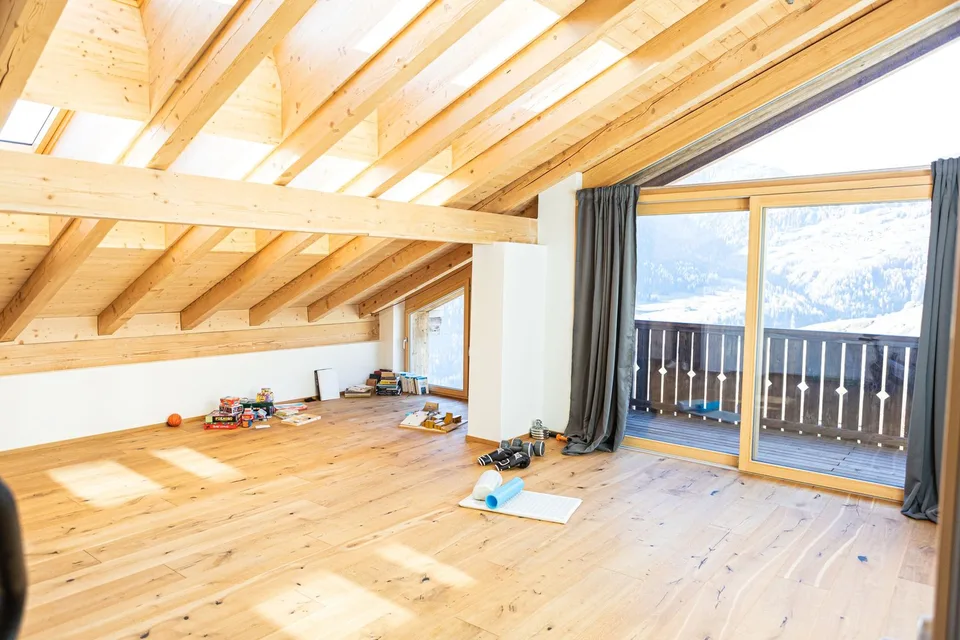 Appartement-maisonnette de 5,5 pièces sous les toits avec vue panoramique – photo 8 sur 20