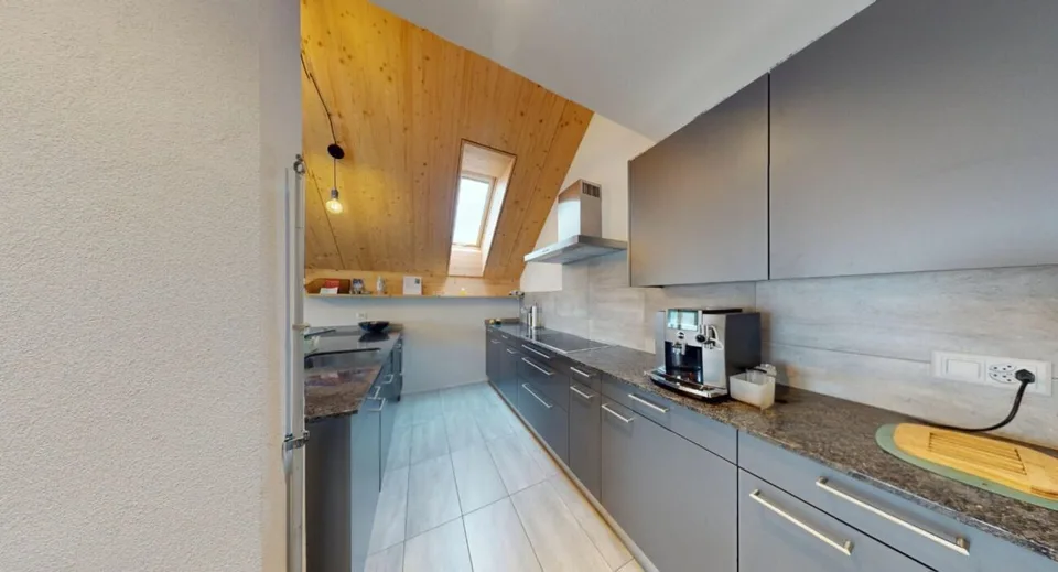 168 m² Wohntraum mit beeindruckender Galerie - Exklusive 5.5-Zimmer-Maisonette nahe der Aare