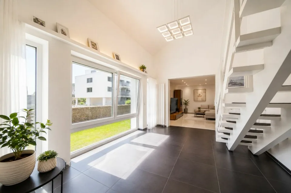 Luxuriöses Wohnen direkt am Rhein - exklusives 6.5-Zimmer-Einfamilienhaus mit traumhafter Aussicht – Foto 33 von 36