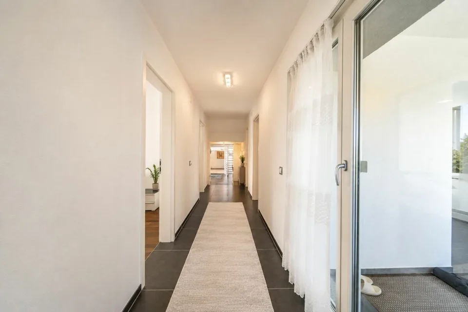 Luxuriöses Wohnen direkt am Rhein - exklusives 6.5-Zimmer-Einfamilienhaus mit traumhafter Aussicht – Foto 30 von 36