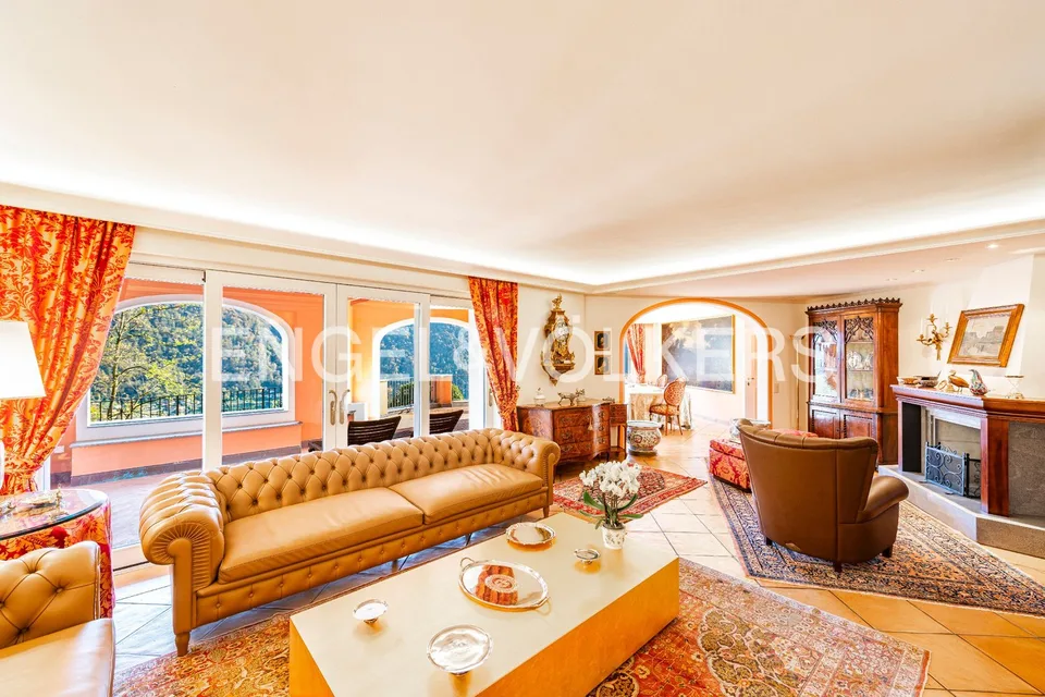 Eleganz am Mittelmeer mit Seeblick