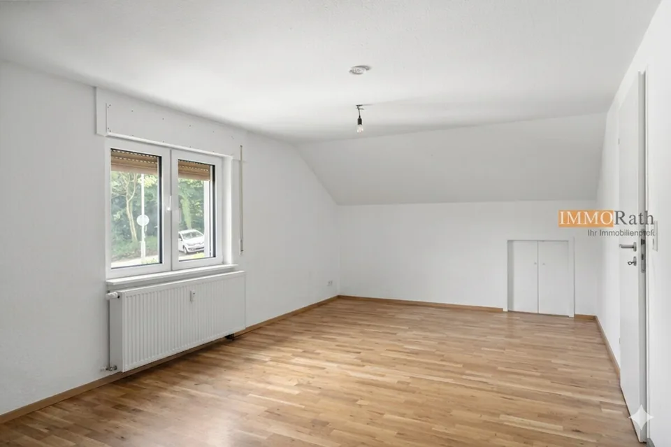 IMMORath.de - Helle 6-Zimmer Wohnung mit Balkon und Terrasse