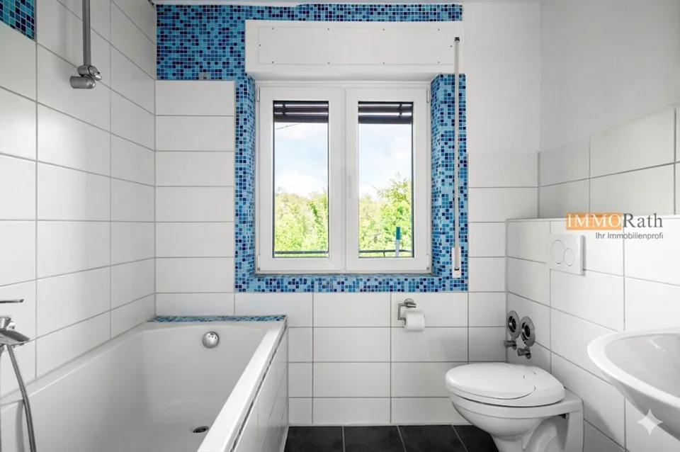IMMORath.de - Bright 6-room apartment with balcony and terrace – photo 7 of 13