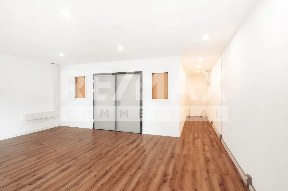 Acquista invece di affittare - spazio commerciale di 70m² NF - ristrutturato e disponibile immediatamente