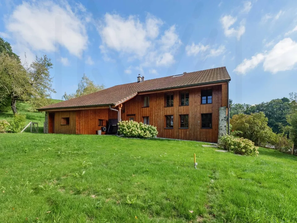 Außergewöhnliches, vollständig renoviertes Bauernhaus im Herzen der Freiburger Landschaft