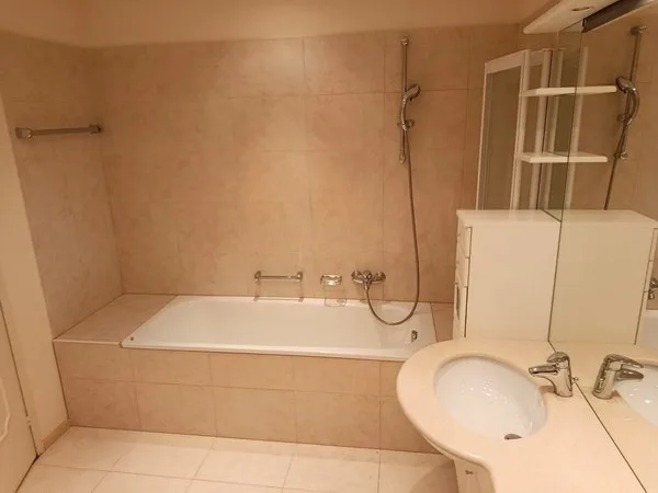 Geräumige 4.5-Zimmer-Wohnung in ruhiger Lage – Foto 7 von 8