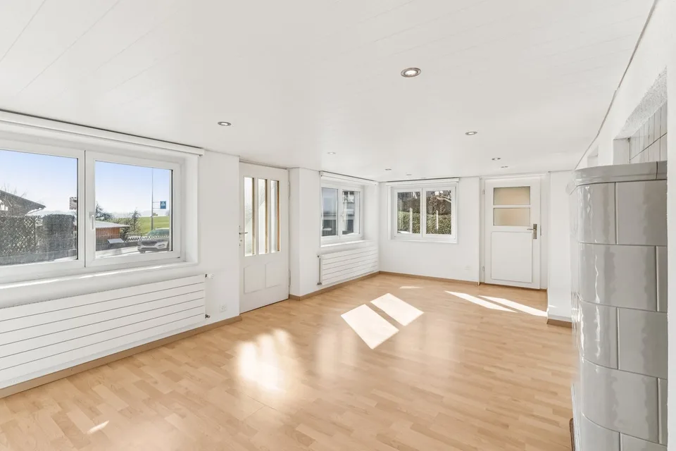 Grande maison d'habitation avec annexe pour usage polyvalent