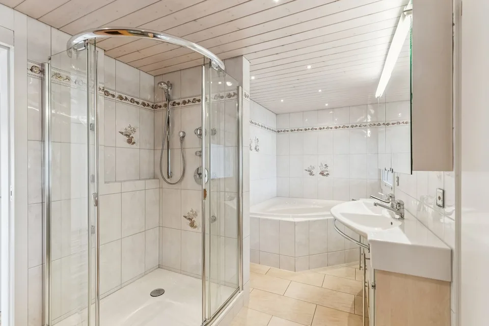 Grande maison d'habitation avec annexe pour usage polyvalent – photo 9 sur 11