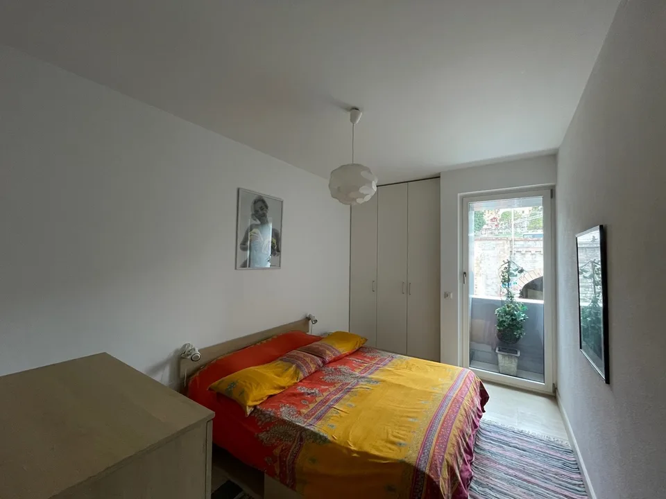 In a prestigious condominium, two steps from the center