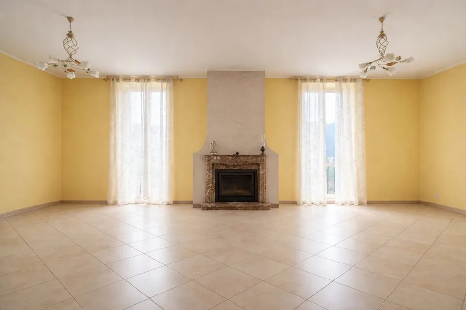 Ampia casa plurifamiliare con autorimessa a Balerna