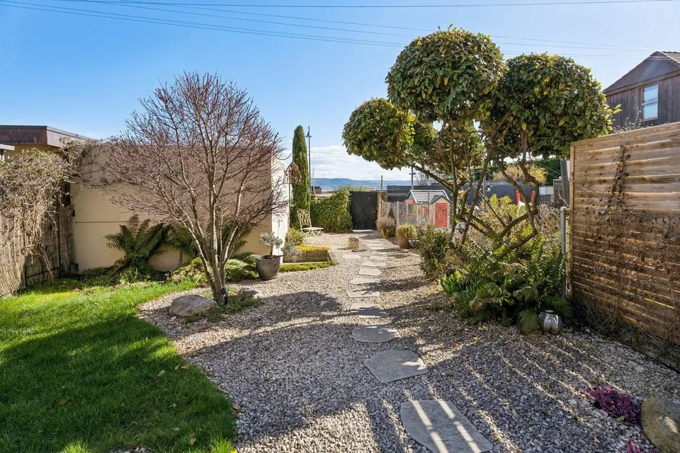 Maison villageoise de caractère située face au lac de Neuchâtel ! – Foto 25 von 26