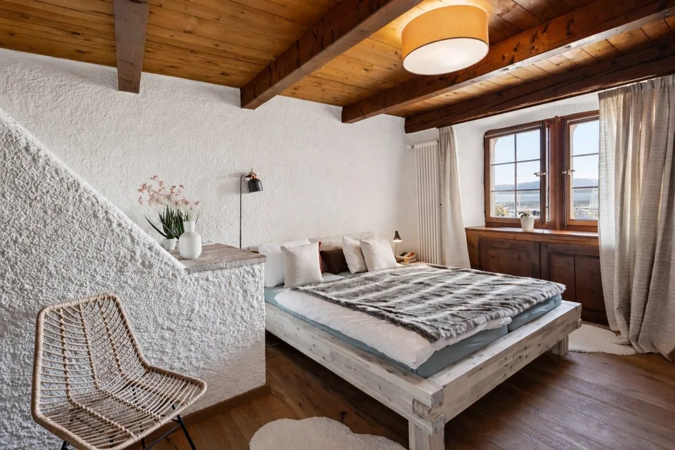 Casa di villaggio di carattere situata di fronte al lago di Neuchâtel!