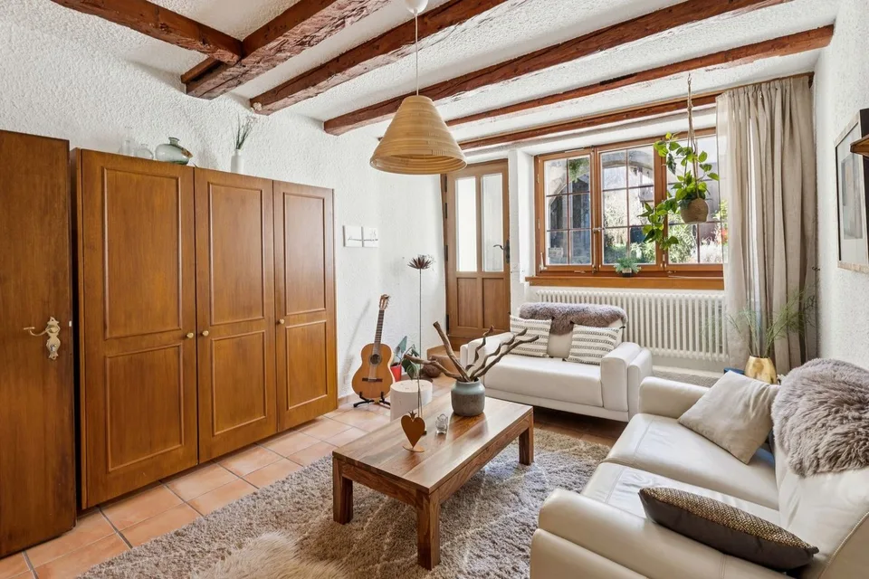 Casa di villaggio di carattere situata di fronte al lago di Neuchâtel!