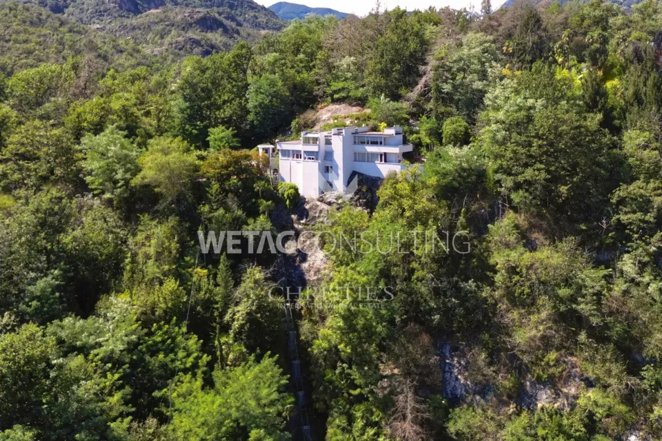 Losone: Wunderschöne, zu renovierende Villa im Grünen zu verkaufen – Foto 8 von 10