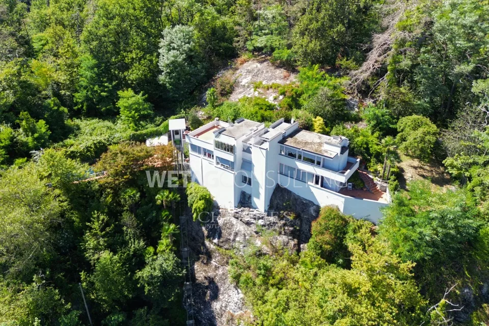 Losone: Wunderschöne, zu renovierende Villa im Grünen zu verkaufen