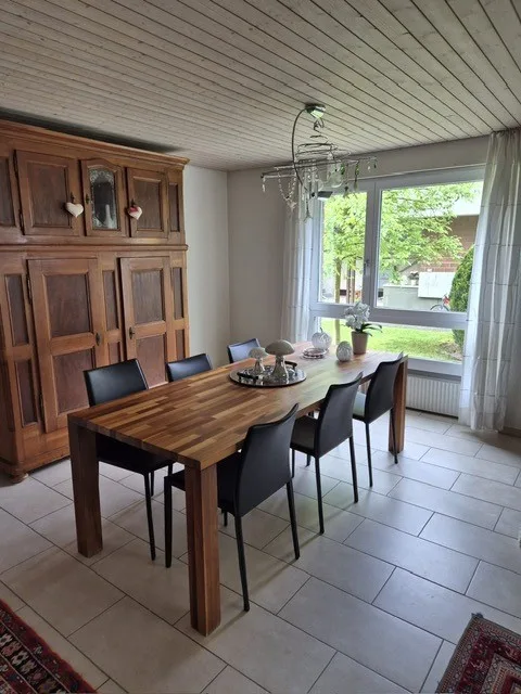 Bel appartement de 3,5 pièces bien entretenu au rez-de-chaussée plus étage en Nidau