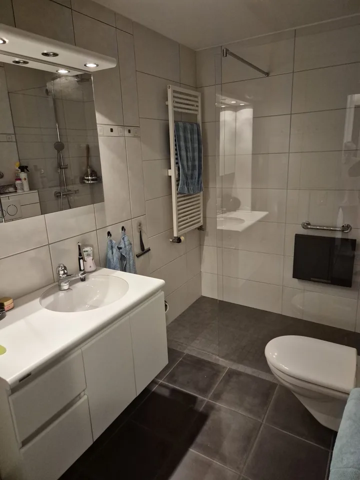 Schöne und gepflegte 3.5-Zimmer-Wohnung im Erdgeschoss plus EH in Nidau – Foto 6 von 10