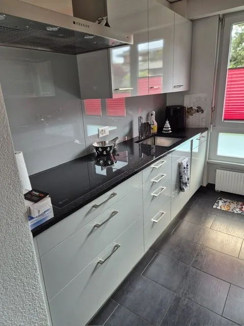 Schöne und gepflegte 3.5-Zimmer-Wohnung im Erdgeschoss plus EH in Nidau – Foto 7 von 10