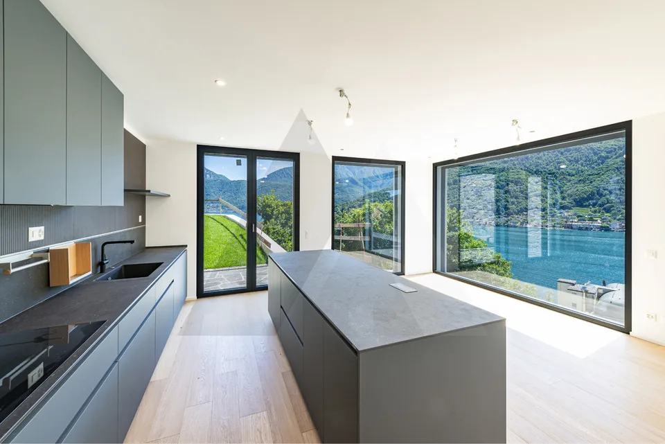 VILLA DI PRESTIGIO CON SPLENDIDA VISTA LAGO – Foto 20 von 26