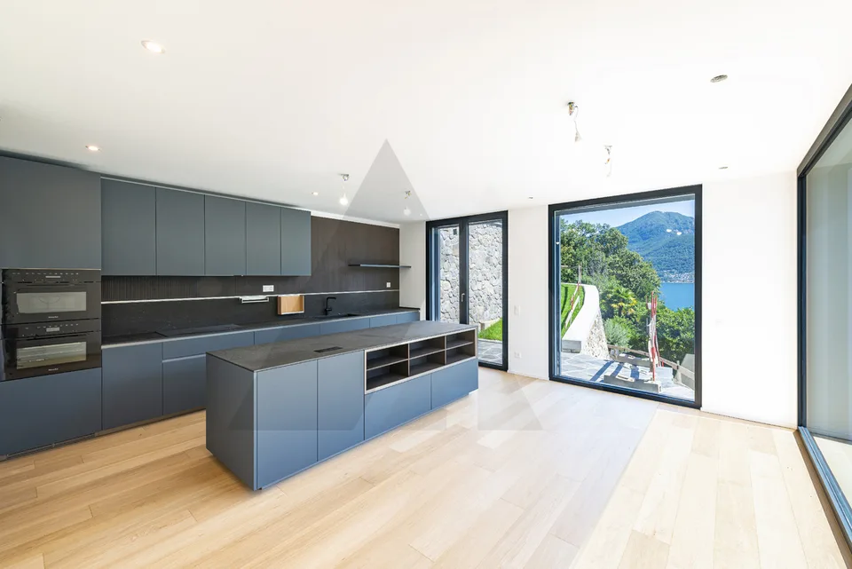VILLA DI PRESTIGIO CON SPLENDIDA VISTA LAGO – Foto 21 von 26