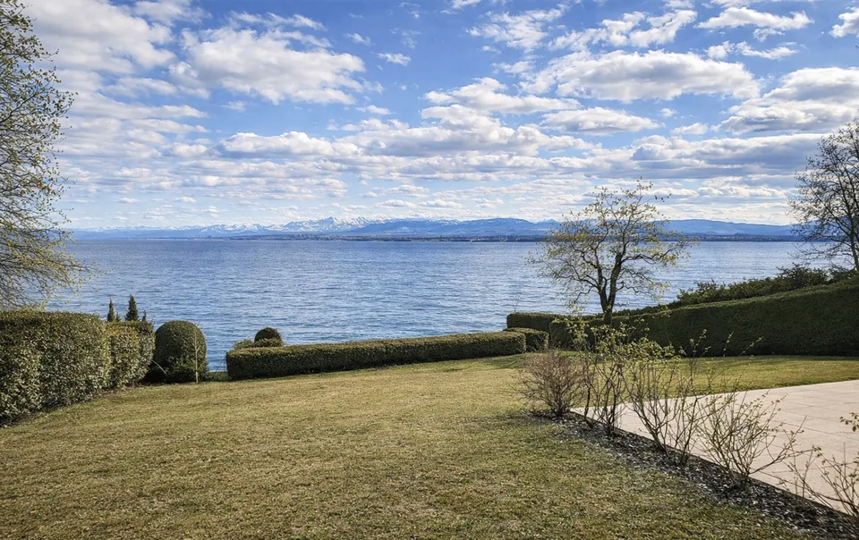 Villa de charme de 5.5 pièces les pieds dans l'eau