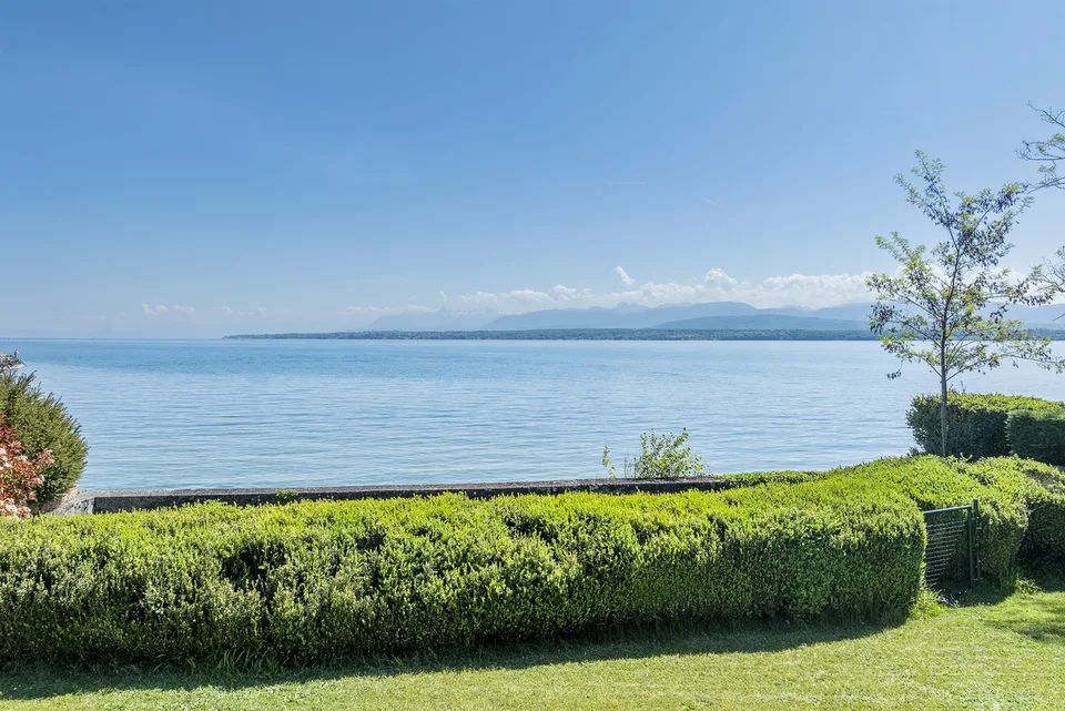 Villa de charme de 5.5 pièces les pieds dans l'eau