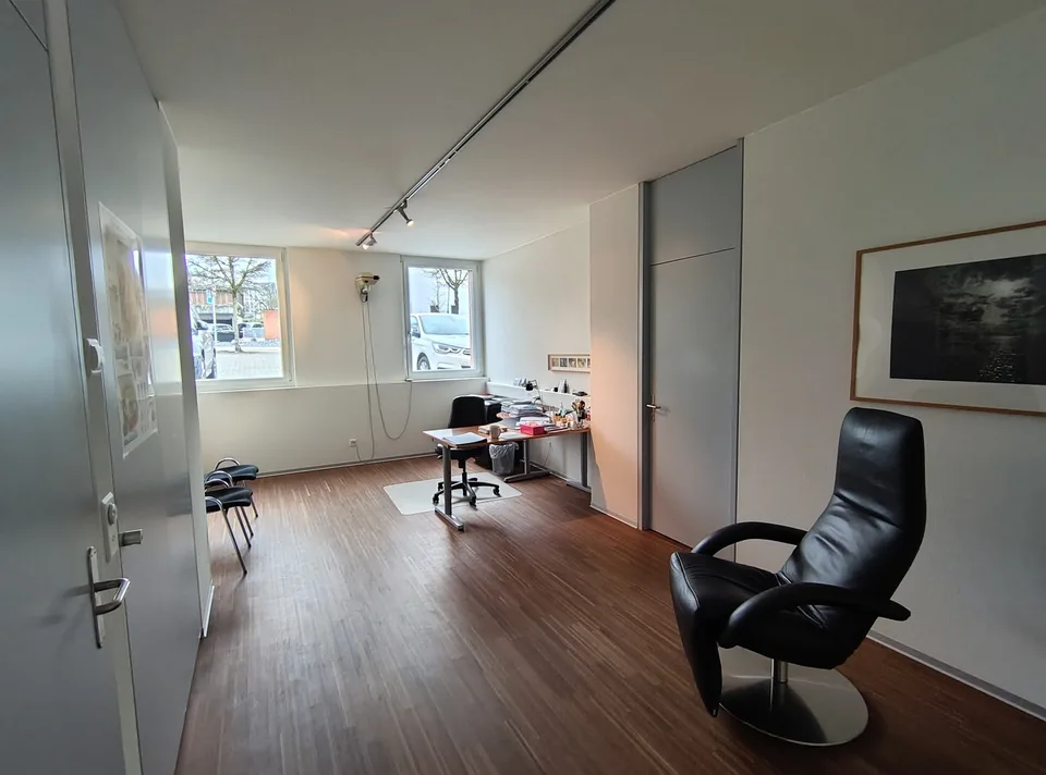 Praxisraum zu vermieten / verkaufen  Bodenmattstrasse 1, Schmitten