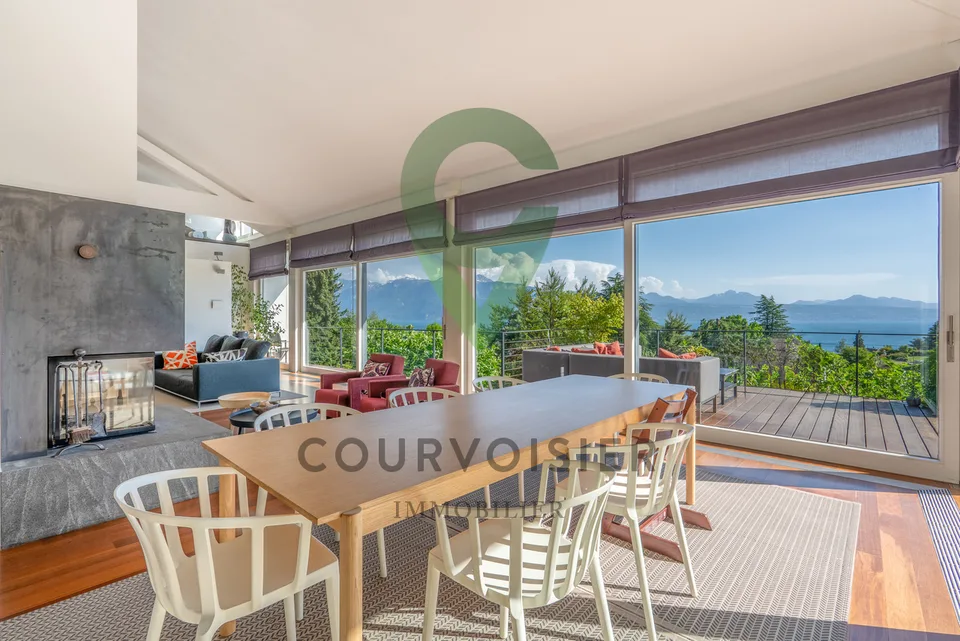 Superbe villa contemporaine avec vue panoramique et piscine miroir