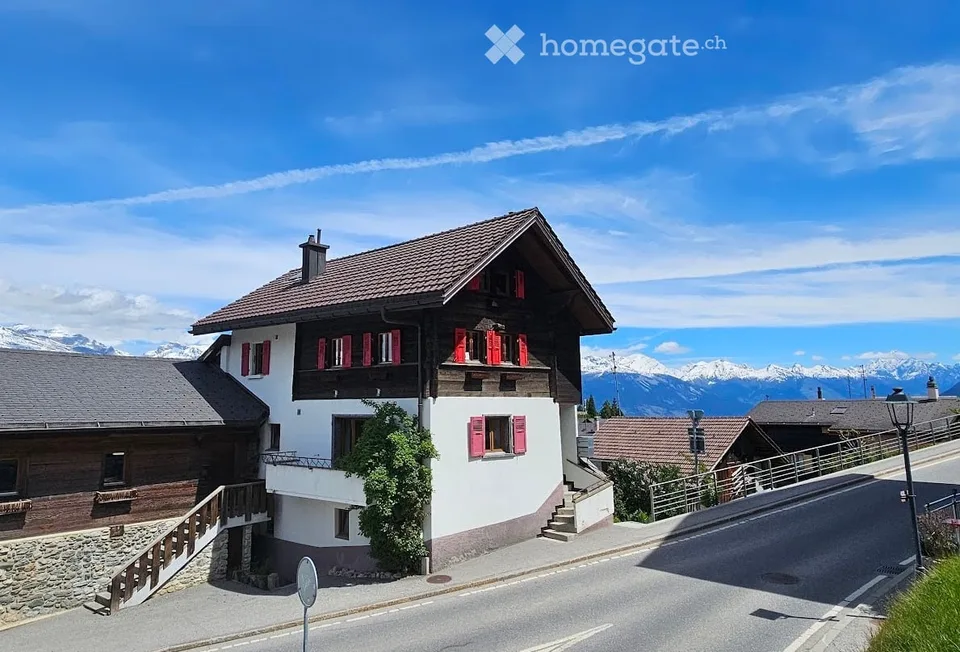 Maison villageoise avec studio indépendant au cœur de Nax Mont-Noble