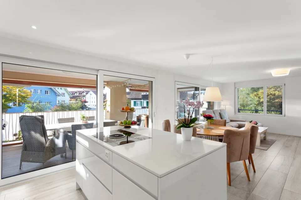 Neuwertige 4.5-Zimmer-Wohnung grossem mit Balkon und schöner Aussicht in Zuben