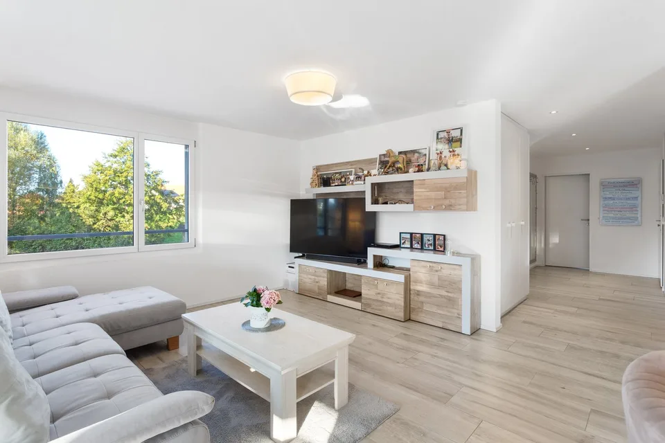 Newly valued 4.5-room apartment with large balcony and beautiful view in Zuben – photo 6 of 14