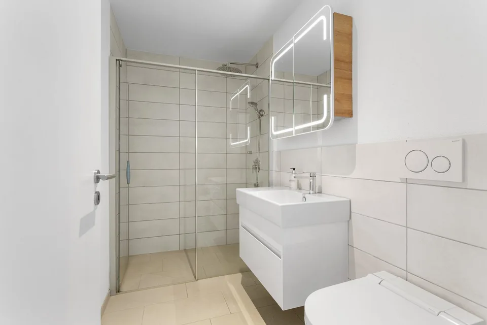 Newly valued 4.5-room apartment with large balcony and beautiful view in Zuben – photo 10 of 14