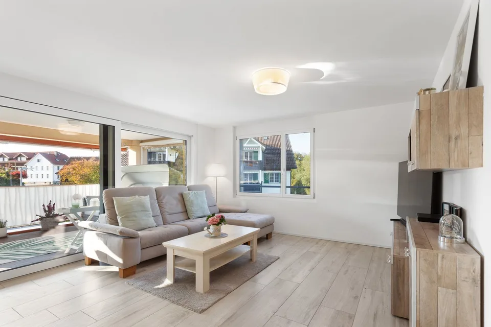 Appartamento di 4,5 locali nuovo con ampio balcone e bella vista a Zuben