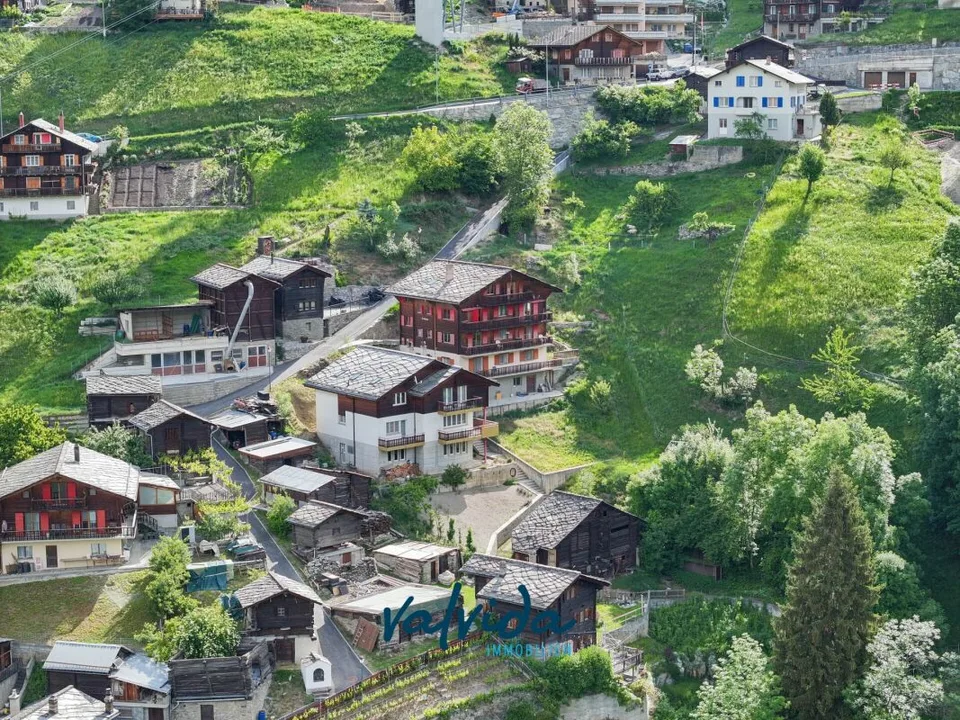 Familienfreundliches Zweifamilienhaus mit Ausbaupotenzial in Staldenried