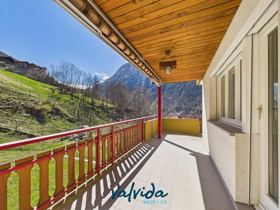 Family-friendly two-family house with development potential in Staldenried
