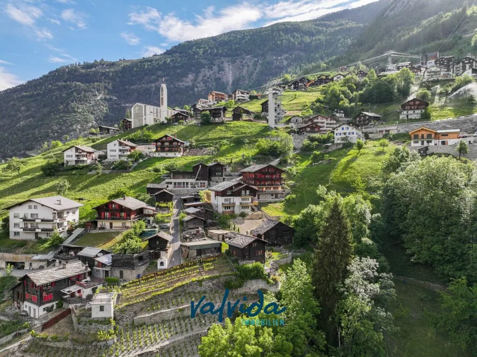Family-friendly two-family house with development potential in Staldenried