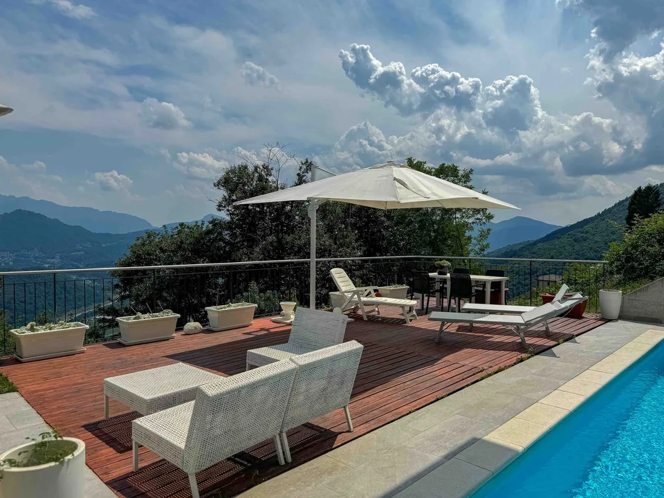 Prästigieuse Villa mit Seeblick und Pool in Cademario