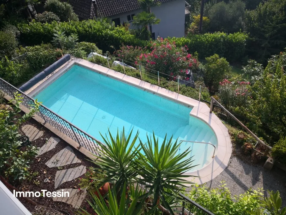 EXKLUSIVE GELEGENHEIT: Luxus Villa mit Pool, Garten und grenzenloser Seesicht auf den Lago Maggiore