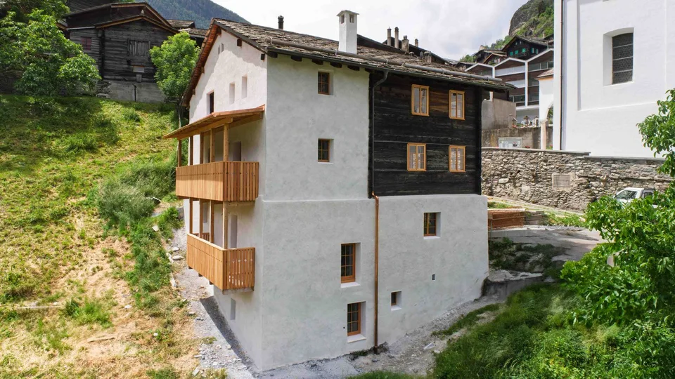 Charmante 2.5-Zimmer-Duplex-Wohnung in historischem Gebäude in Stalden VS