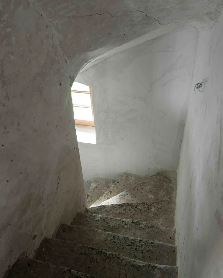 Affascinante appartamento duplex di 2,5 locali in un edificio storico a Stalden VS – foto 9 di 12
