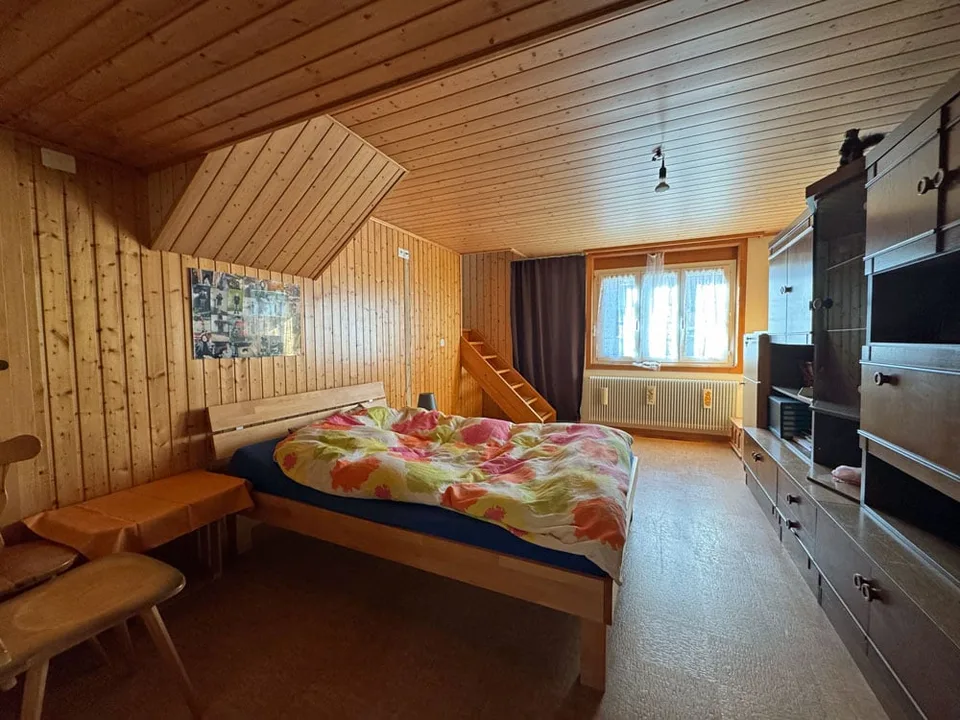 Espace généreux - opportunités diverses - maison de 3 familles à Bärau