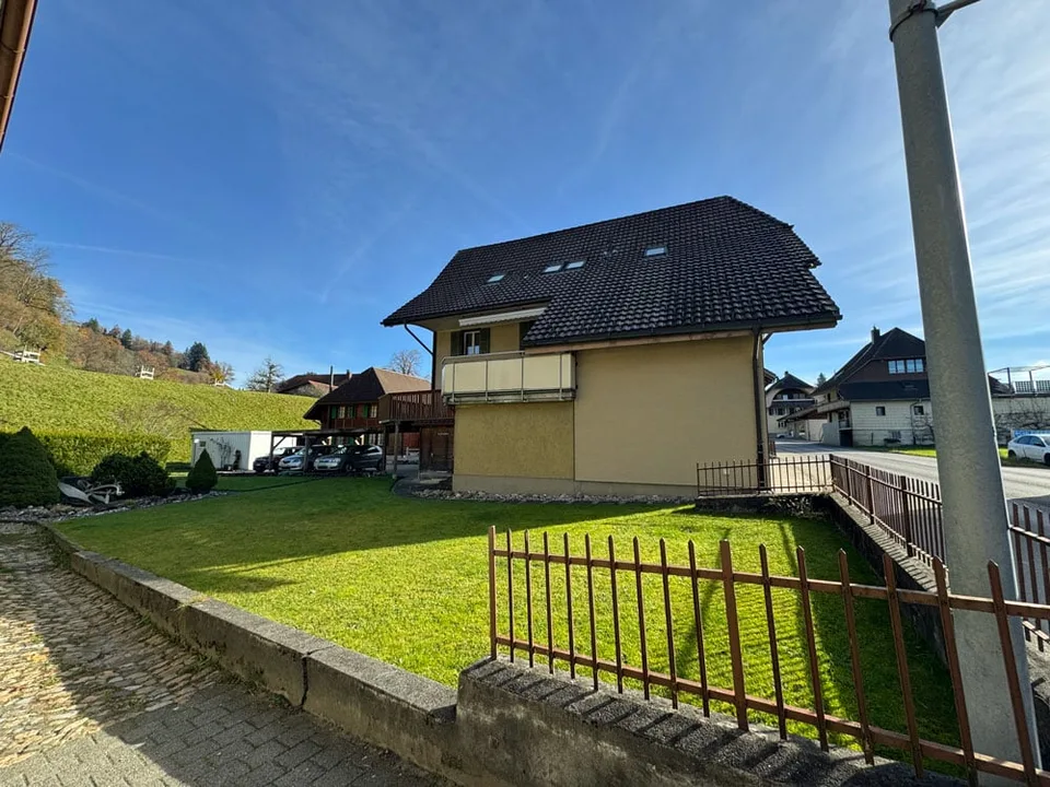 Espace généreux - opportunités diverses - maison de 3 familles à Bärau
