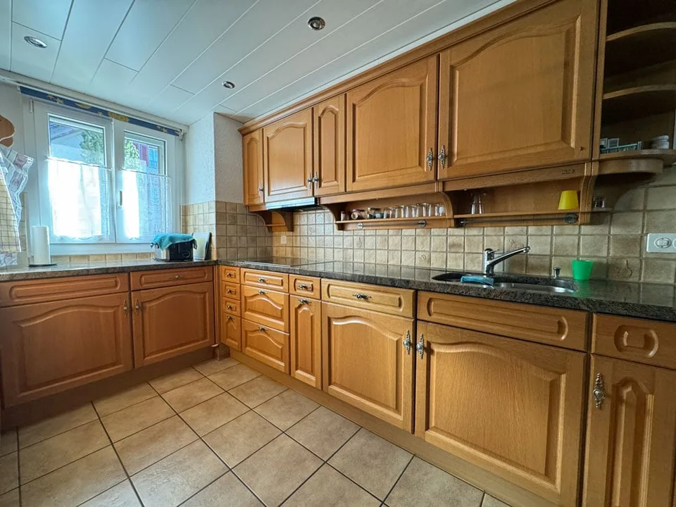 Espace généreux - opportunités diverses - maison de 3 familles à Bärau