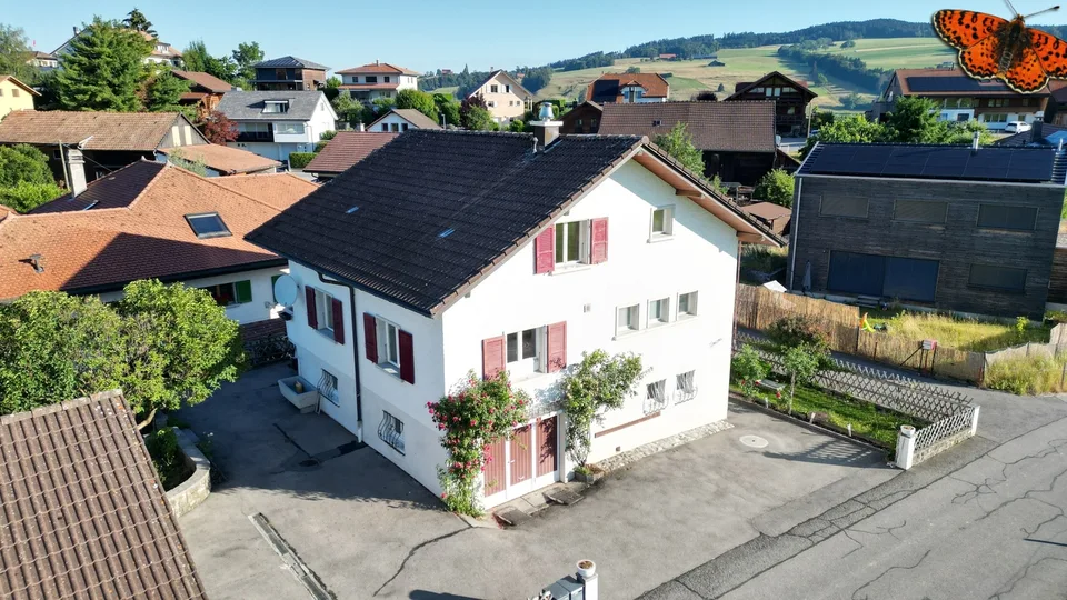 OPPORTUNITE A VUADENS : Maison de 2 appartements sur grand terrain