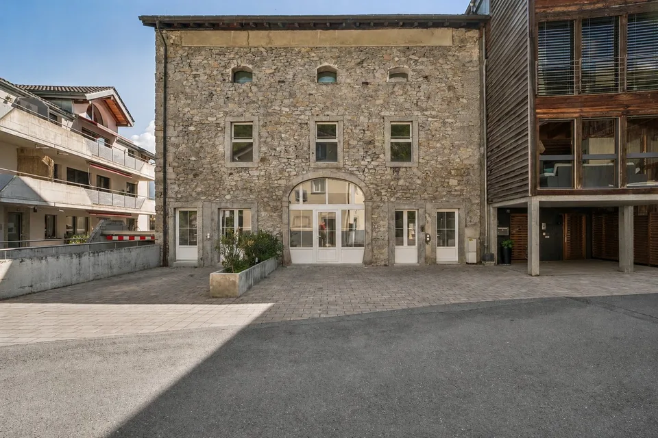 4.5 pièces de caractère en semi-niveau avec loggia dans petite PPE